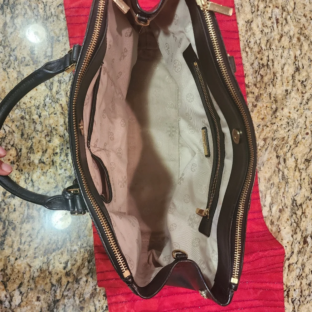 Large black Tory Burch purse - Picture 5 of 14